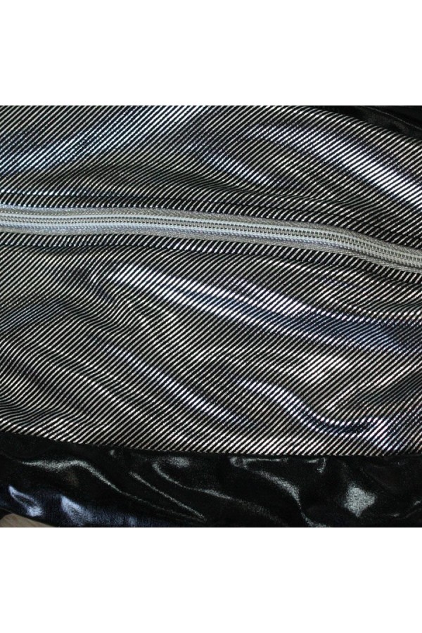 Schwarze Wetlook Beinstulpen S/3046 mit Silbernen Kragen von Andalea Dessous kaufen | Fesselliebe