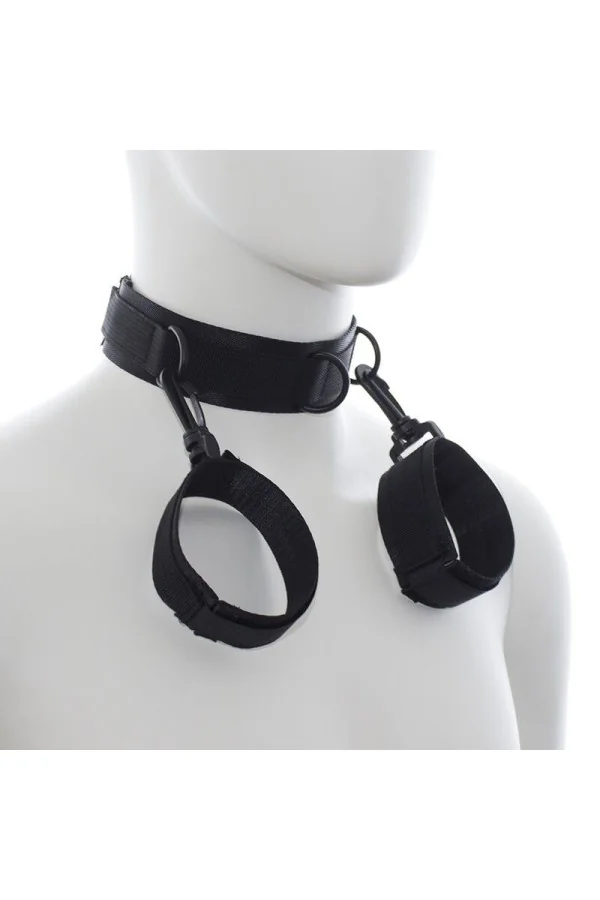 Fetish Nylon Halsband mit Handgelenkhalterung von Ohmama Fetish kaufen - Fesselliebe