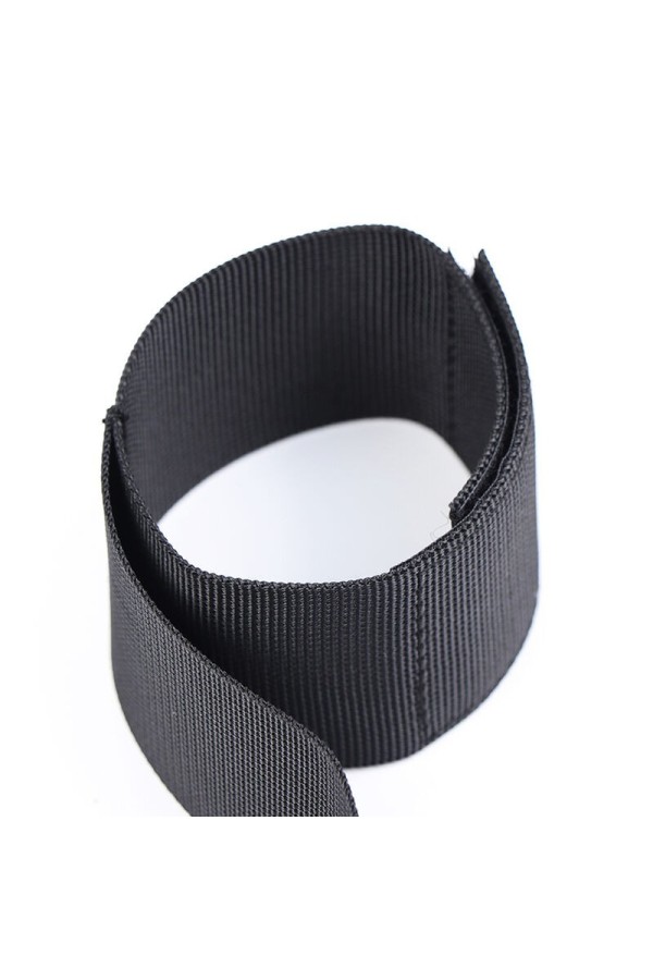 Handschellen und Nylonkragen von Ohmama Fetish kaufen | Fesselliebe