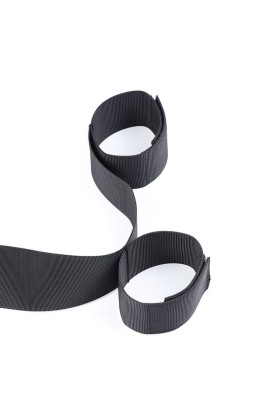 Handschellen und Nylonkragen von Ohmama Fetish kaufen | Fesselliebe