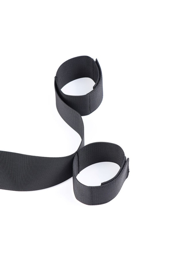 Handschellen und Nylonkragen von Ohmama Fetish kaufen | Fesselliebe