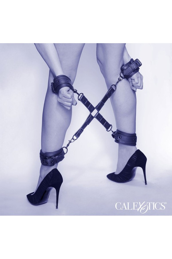 Nocturnal Hog Tie Connector Cuero Einstellbar Schwarz von Calexotics kaufen | Fesselliebe