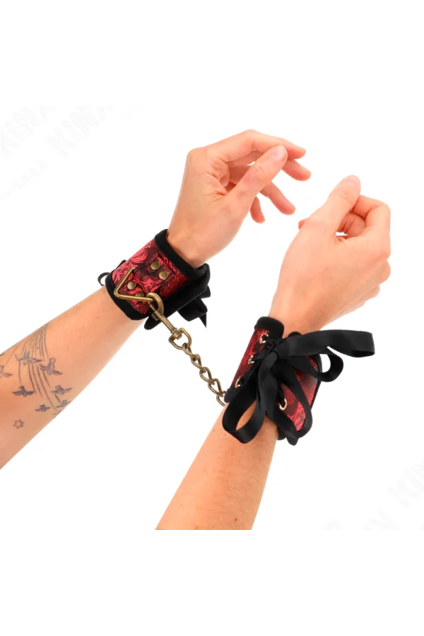 Scandal Handgelenksfesseln Rot-Schwarze Spitzendetails 24,5 cm X 6,5 cm von Kink Wrist Restraint