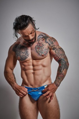 Blauer Badeslip EMER4LD von Cut4Men kaufen | Fesselliebe