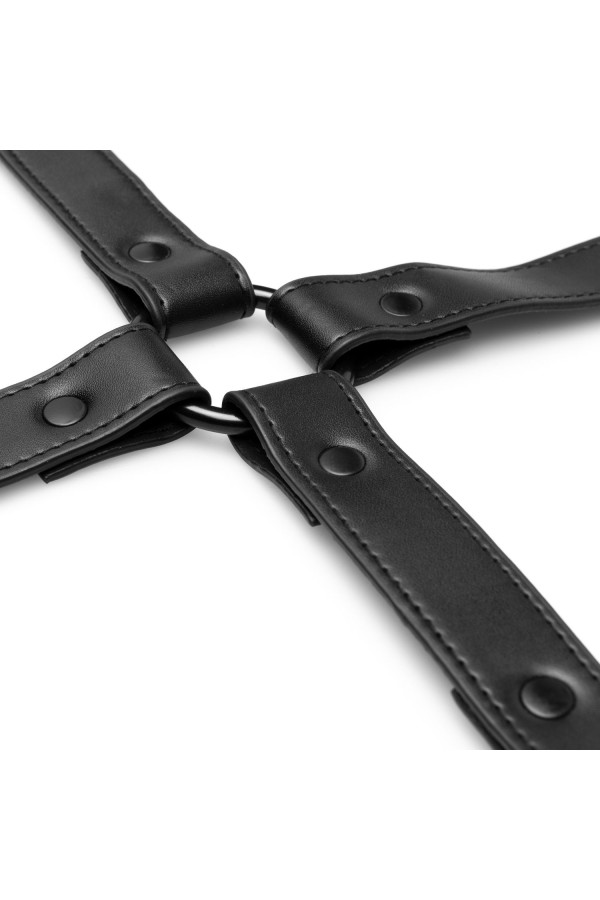 Hogtie mit Hand- und Fußfesseln