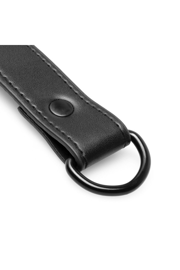Hogtie mit Hand- und Fußfesseln