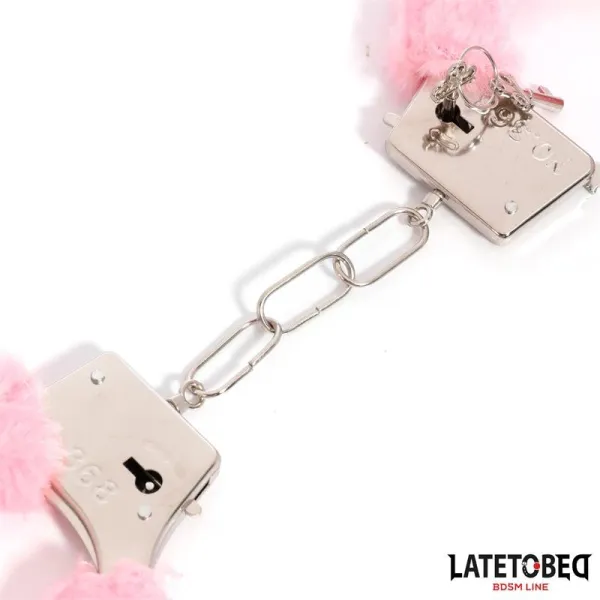 FELLBESETZTE METALLFESSEL ROSA VON LATETOBED BDSM LINE