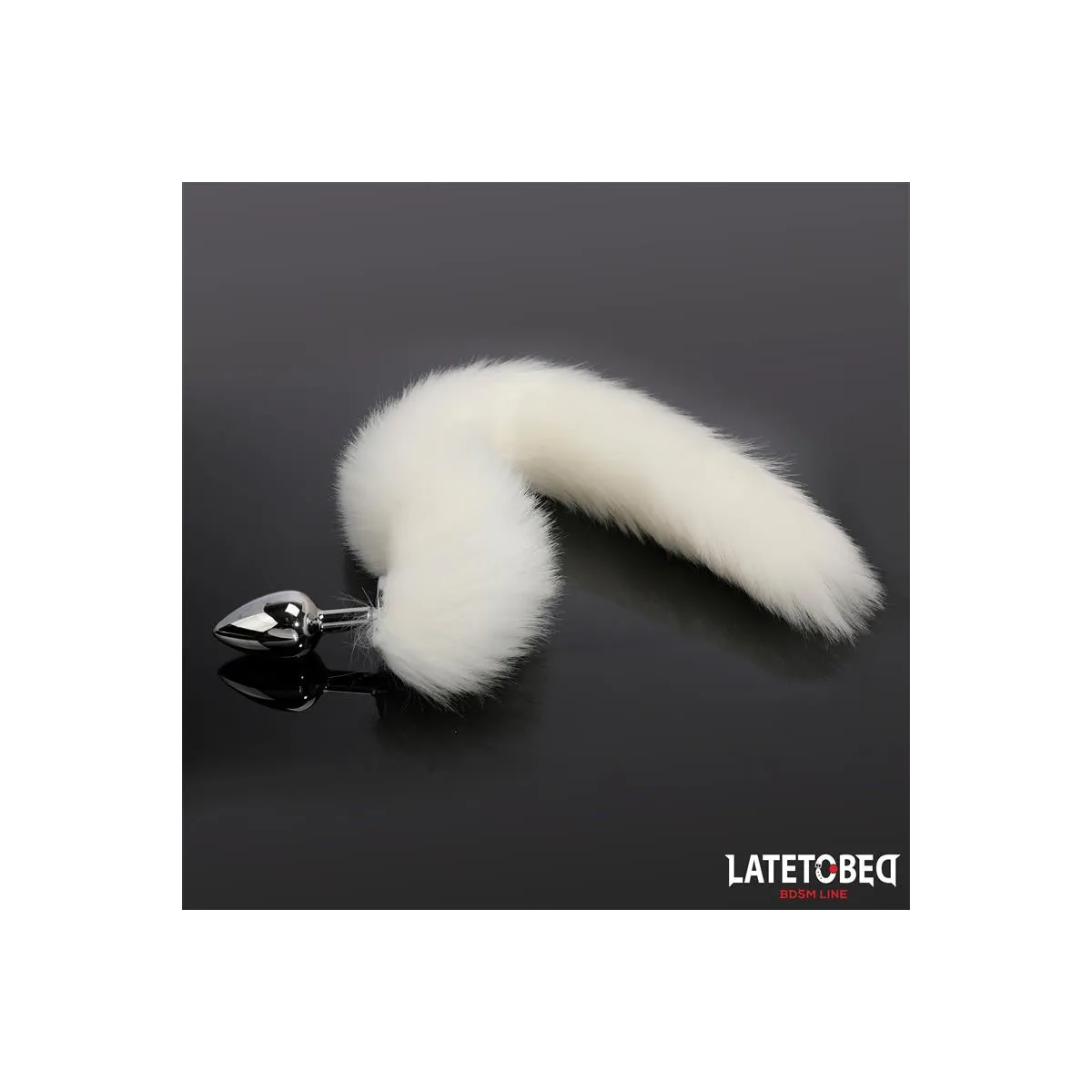ANALPLUG MIT SCHWANZ WEISS 40 CM VON LATETOBED BDSM LINE