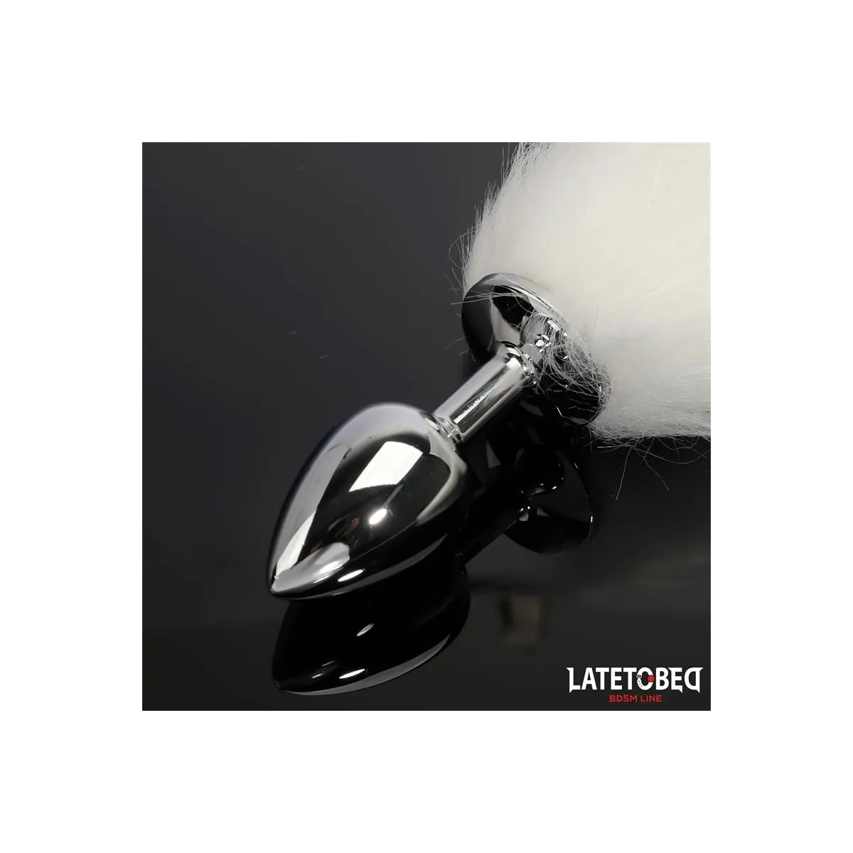 ANALPLUG MIT SCHWANZ WEISS 40 CM VON LATETOBED BDSM LINE