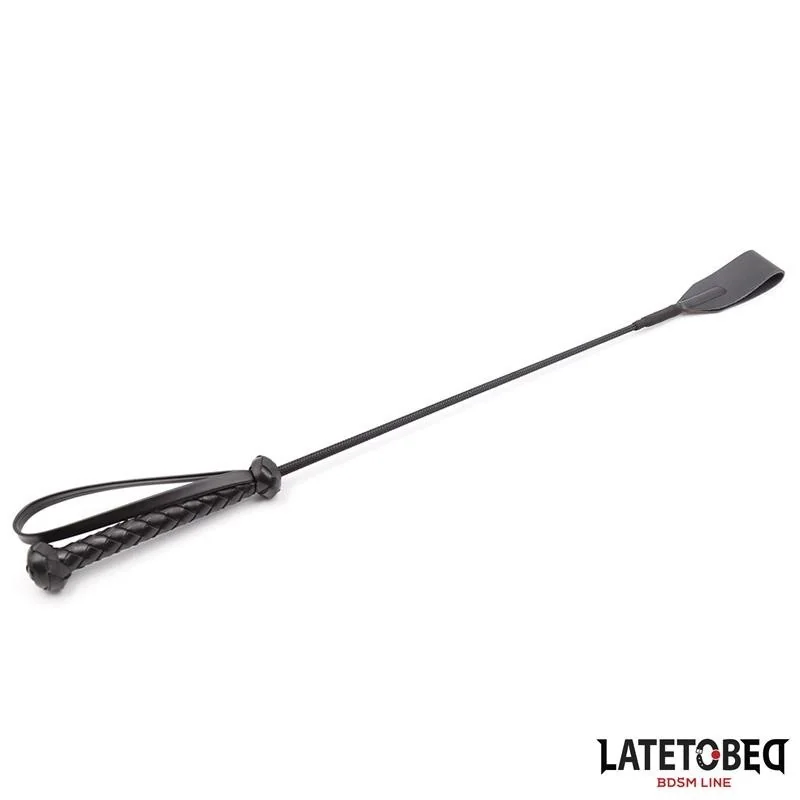 KLASSISCHE PEITSCHE MIT GEFLOCHTENEM GRIFF, 60 CM VON LATETOBED BDSM LINE