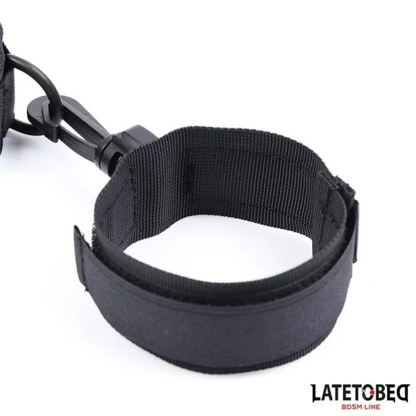 HALSBAND MIT HANDFESSELN, NYLON VON LATETOBED BDSM LINE