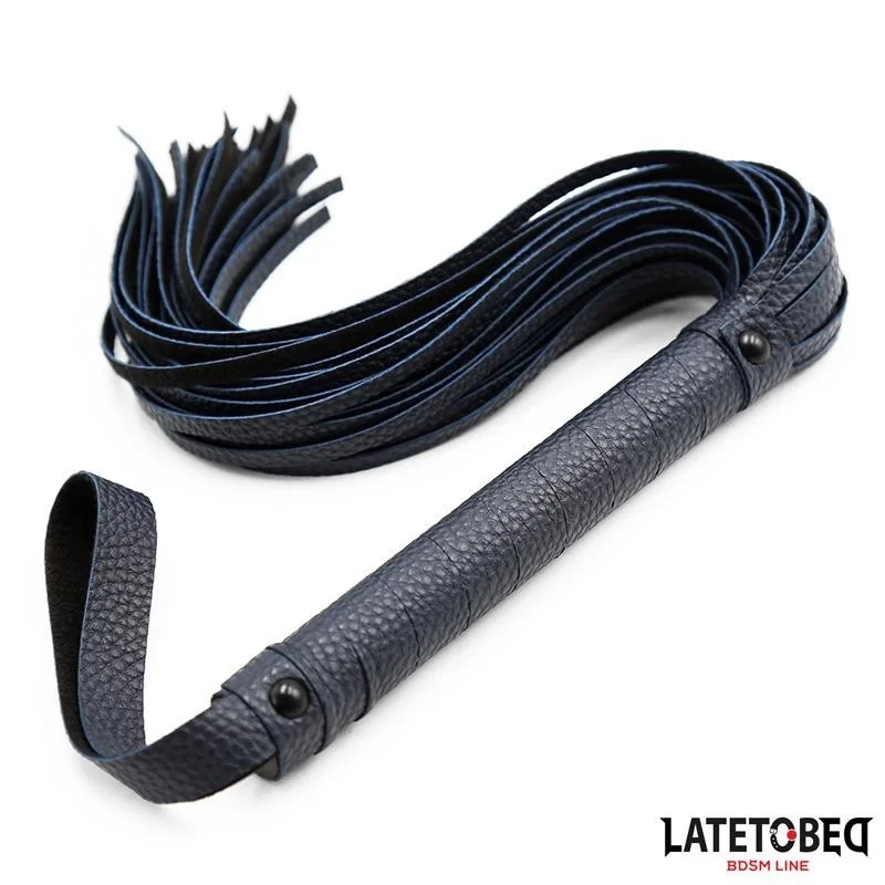 DUNKELBLAUER FLOGGER VON LATETOBED BDSM LINE