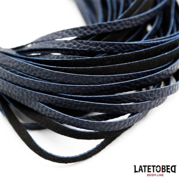 DUNKELBLAUER FLOGGER VON LATETOBED BDSM LINE