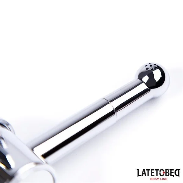 ANALDUSCHE MIT VERSCHLUSSSYSTEM CHROM VON LATETOBED BDSM LINE