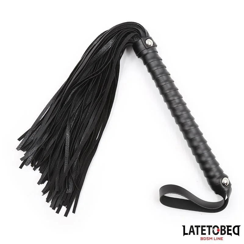 GEPOLSTERTE PEITSCHE SCHWARZ 48,5 CM VON LATETOBED BDSM LINE