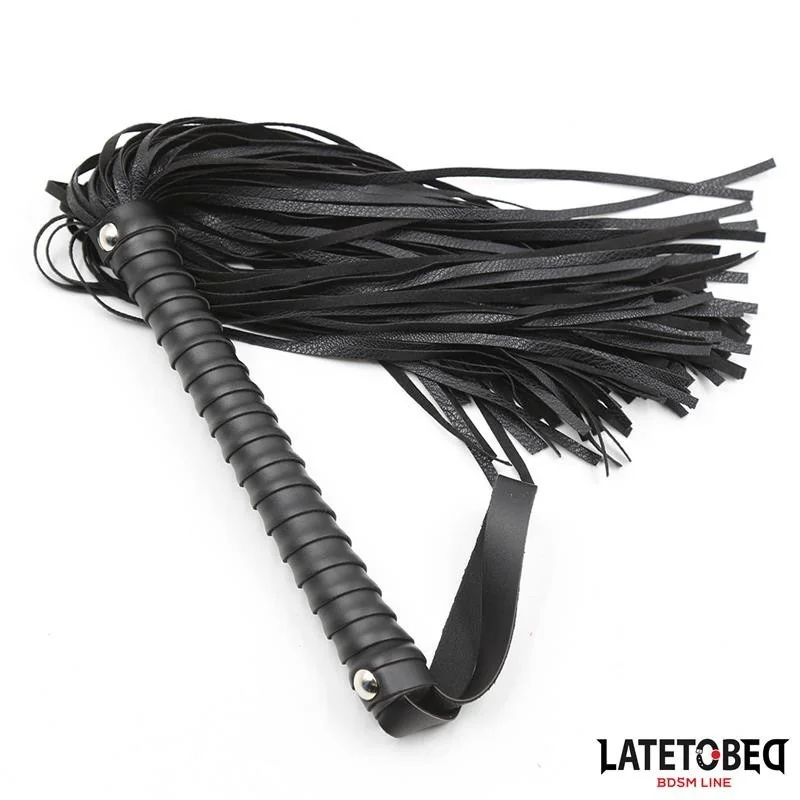GEPOLSTERTE PEITSCHE SCHWARZ 48,5 CM VON LATETOBED BDSM LINE 2