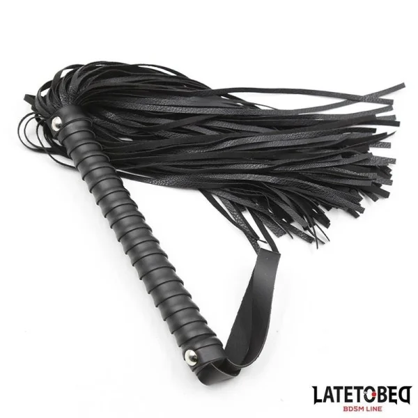 GEPOLSTERTE PEITSCHE SCHWARZ 48,5 CM VON LATETOBED BDSM LINE