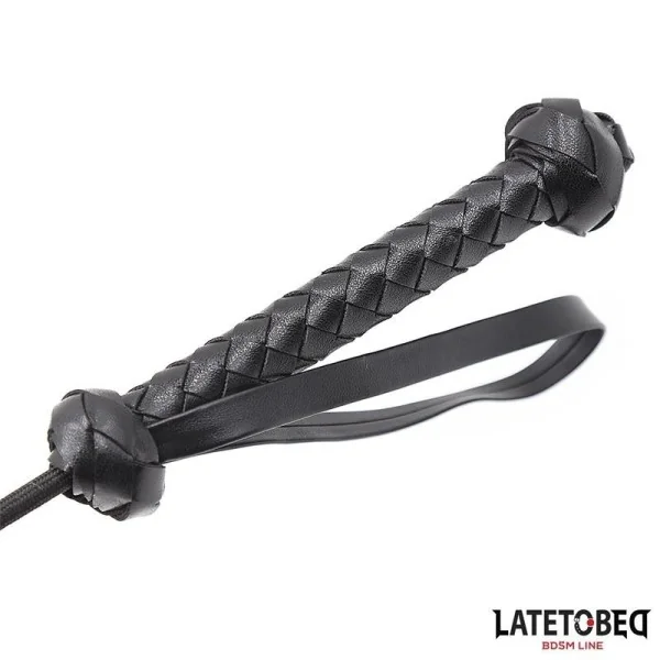 PEITSCHE MIT GEFLOCHTENEM GRIFF 44,5 CM VON LATETOBED BDSM LINE
