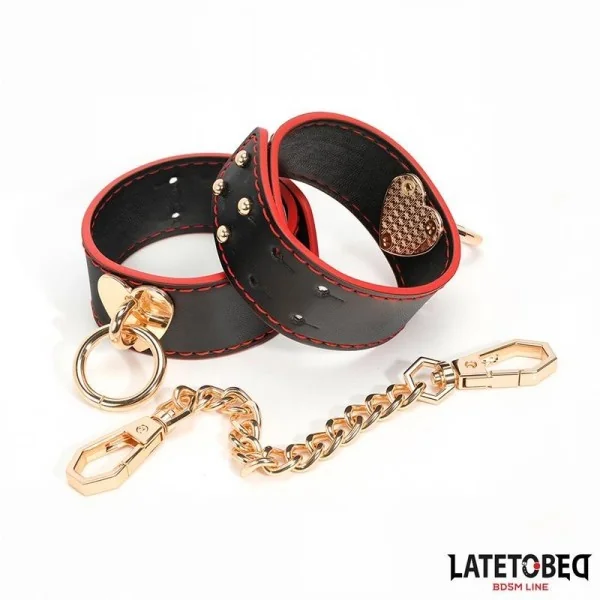 HANDFESSELN MIT GOLDENER KETTE VON LATETOBED BDSM LINE