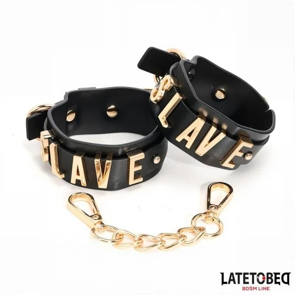 SLAVE-HANDSCHELLEN MIT GOLDENER KETTE VON LATETOBED BDSM LINE