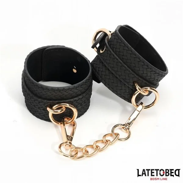 HANDFESSELN MIT WEBMUSTER GOLDENE KETTE VON LATETOBED BDSM LINE