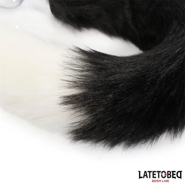 ANALPLUG MIT FUCHSSCHWANZ SCHWARZ-WEISS 40 CM VON LATETOBED BDSM LINE