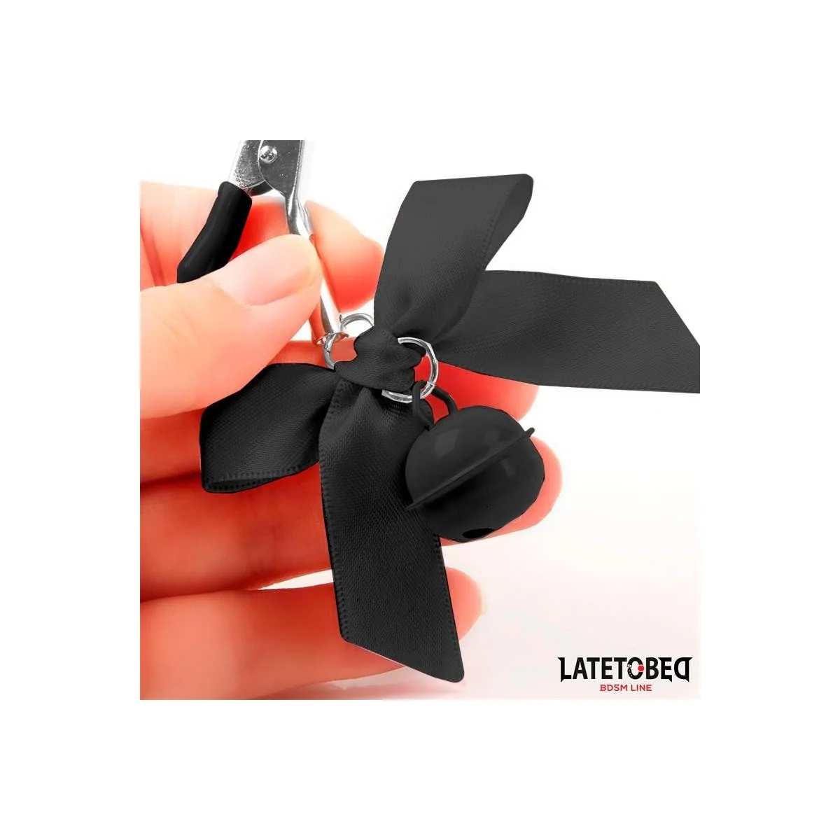 NIPPELKLEMMEN MIT GLÖCKCHEN UND SCHWARZER SCHLEIFE VON LATETOBED BDSM LINE