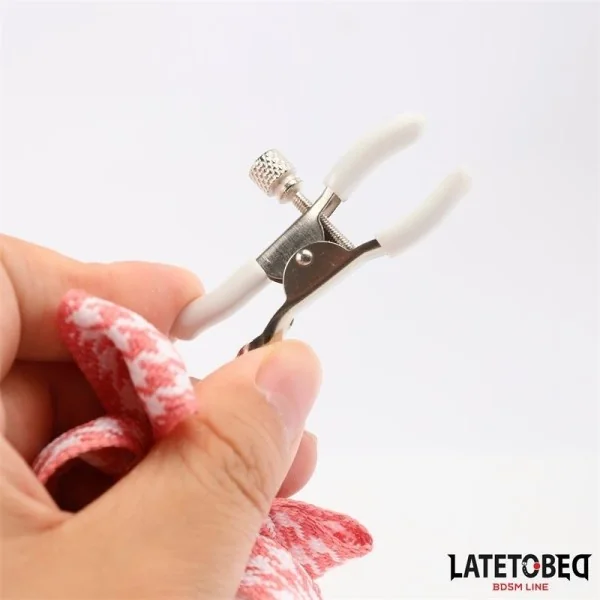 NIPPELKLEMMEN MIT KITTY-PFOTEN-POMPON VON LATETOBED BDSM LINE
