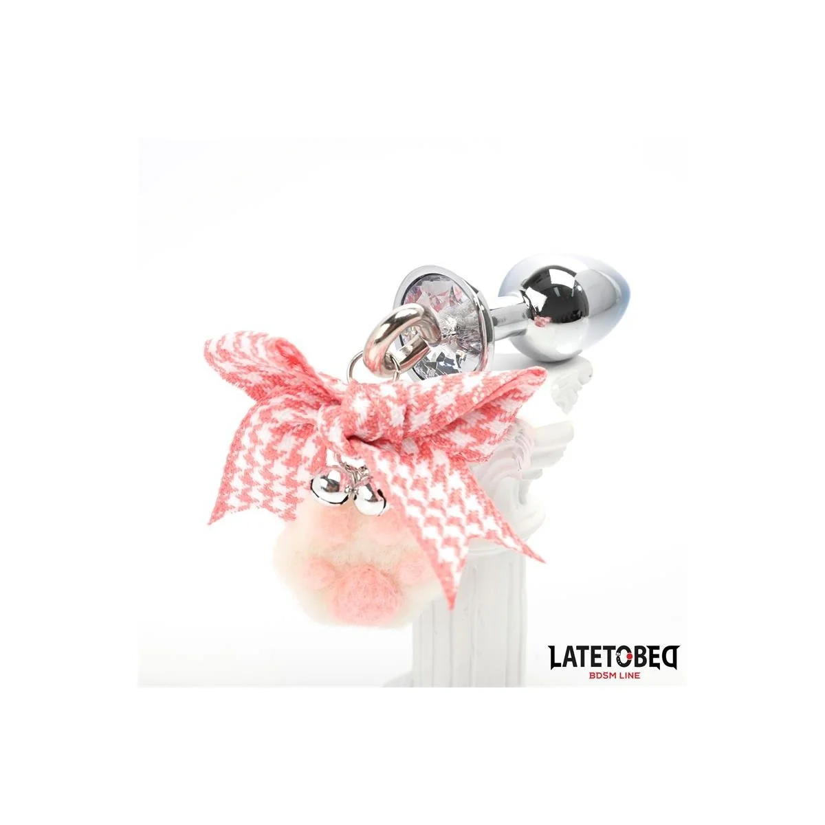 ANALPLUG MIT JUWEL UND POMPON VON LATETOBED BDSM LINE