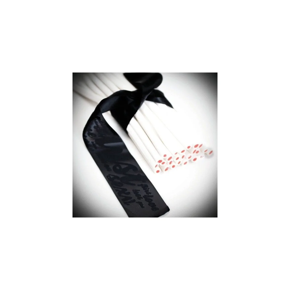 Les Petits Bonbons Sinnliche Handschellen aus Seide von Bijoux Petits Bonbons kaufen | Fesselliebe