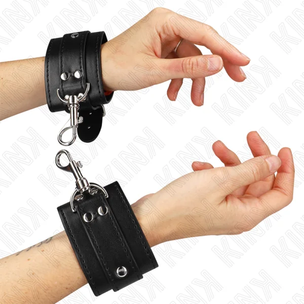 Abschließbare Dungeon Handgelenksfesseln Schwarz Verstellbar 21-28 cm X 5,5 cm von Kink Wrist Restraint kaufen | Fesselliebe