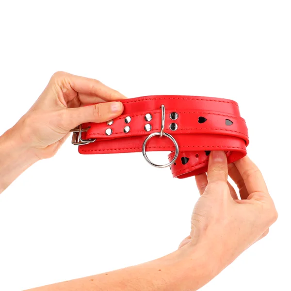 Rote Handgelenksfesseln mit Schwarzer Herzeinlage, Verstellbar 21-28 cm X 5,5 cm von Kink Wrist Restraint kaufen | Fesselliebe