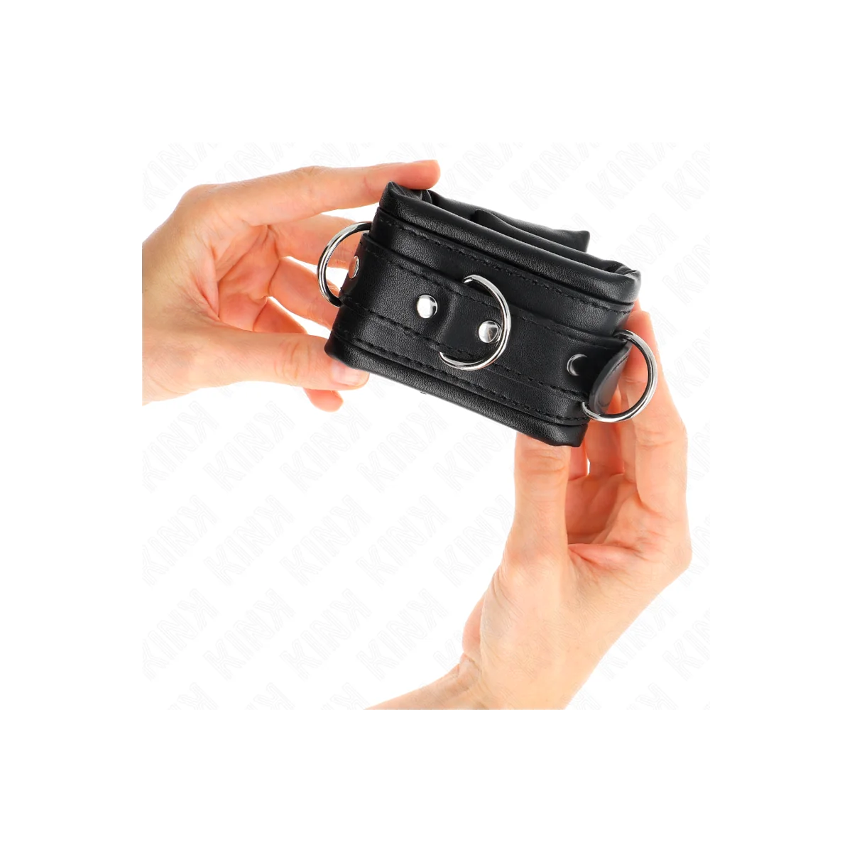 Schwere Handgelenksfesseln mit Schwarzem Pelzfutter, Verstellbar 20-30 cm X 6 cm von Kink Wrist Restraint kaufen | Fesselliebe