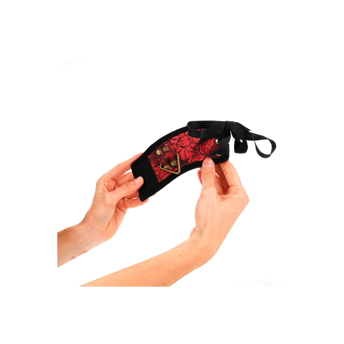 Scandal Handgelenksfesseln Rot-Schwarze Spitzendetails 24,5 cm X 6,5 cm von Kink Wrist Restraint kaufen | Fesselliebe