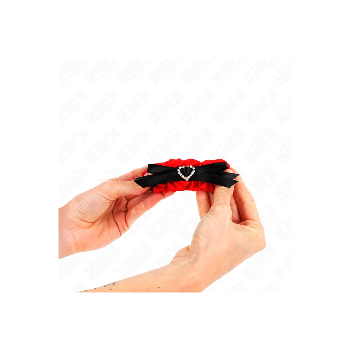 Elastische Handgelenksfesseln aus Spitze mit Roten Herzdetails, Verstellbar 22-35 cm von Kink Wrist Restraint kaufen | Fesselliebe