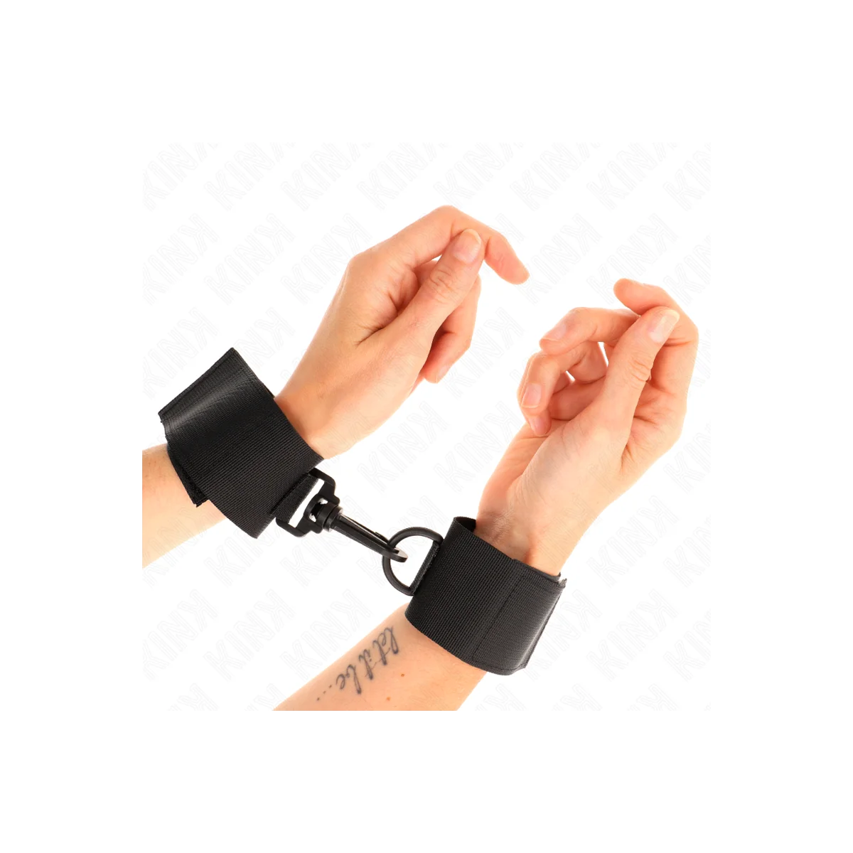 Nylon Handgelenkfesseln Schwarz von Kink Wrist Restraint kaufen | Fesselliebe