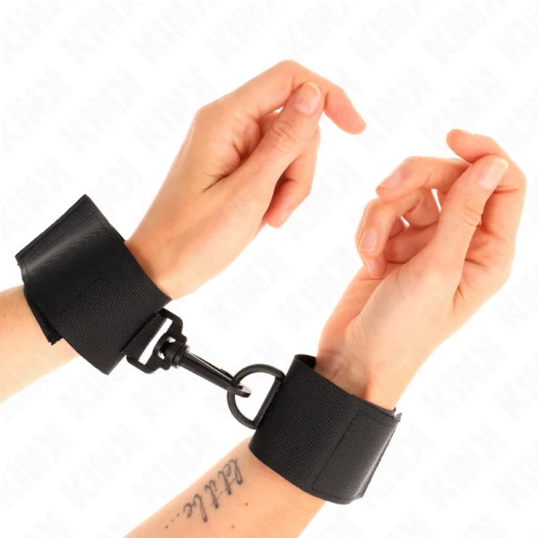 Nylon Handgelenkfesseln Schwarz von Kink Wrist Restraint kaufen | Fesselliebe