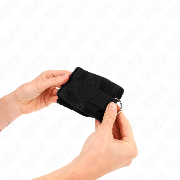 Beginner Pelzhandmanschetten Schwarz 30 X 7 cm von Kink Wrist Restraint kaufen | Fesselliebe
