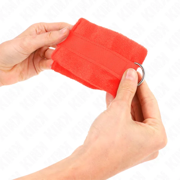 Beginner Pelzhandmanschetten Rot 30 X 7 cm von Kink Wrist Restraint kaufen | Fesselliebe