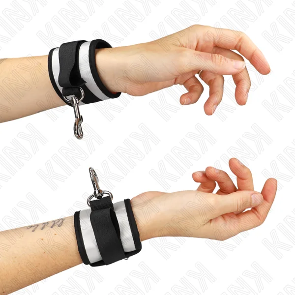 Neopren Handgelenkmanschetten Grau 23 X 5 cm von Kink Wrist Restraint kaufen | Fesselliebe