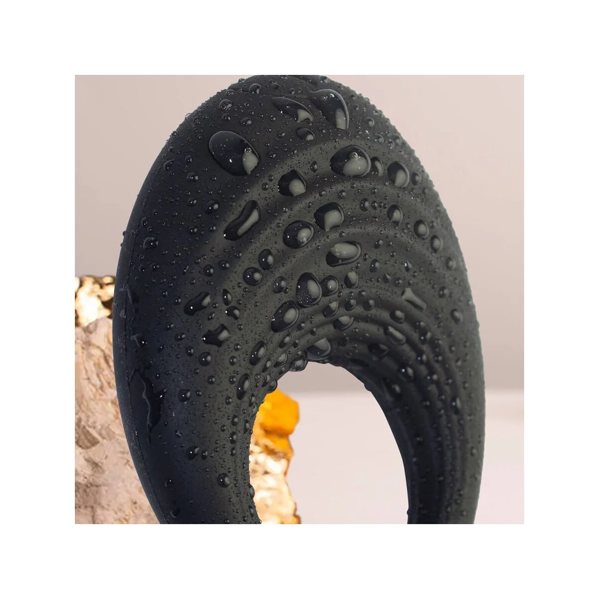 SPIRE SCHWARZER VIBRIERENDER PENISRING VON ROCKS-OFF