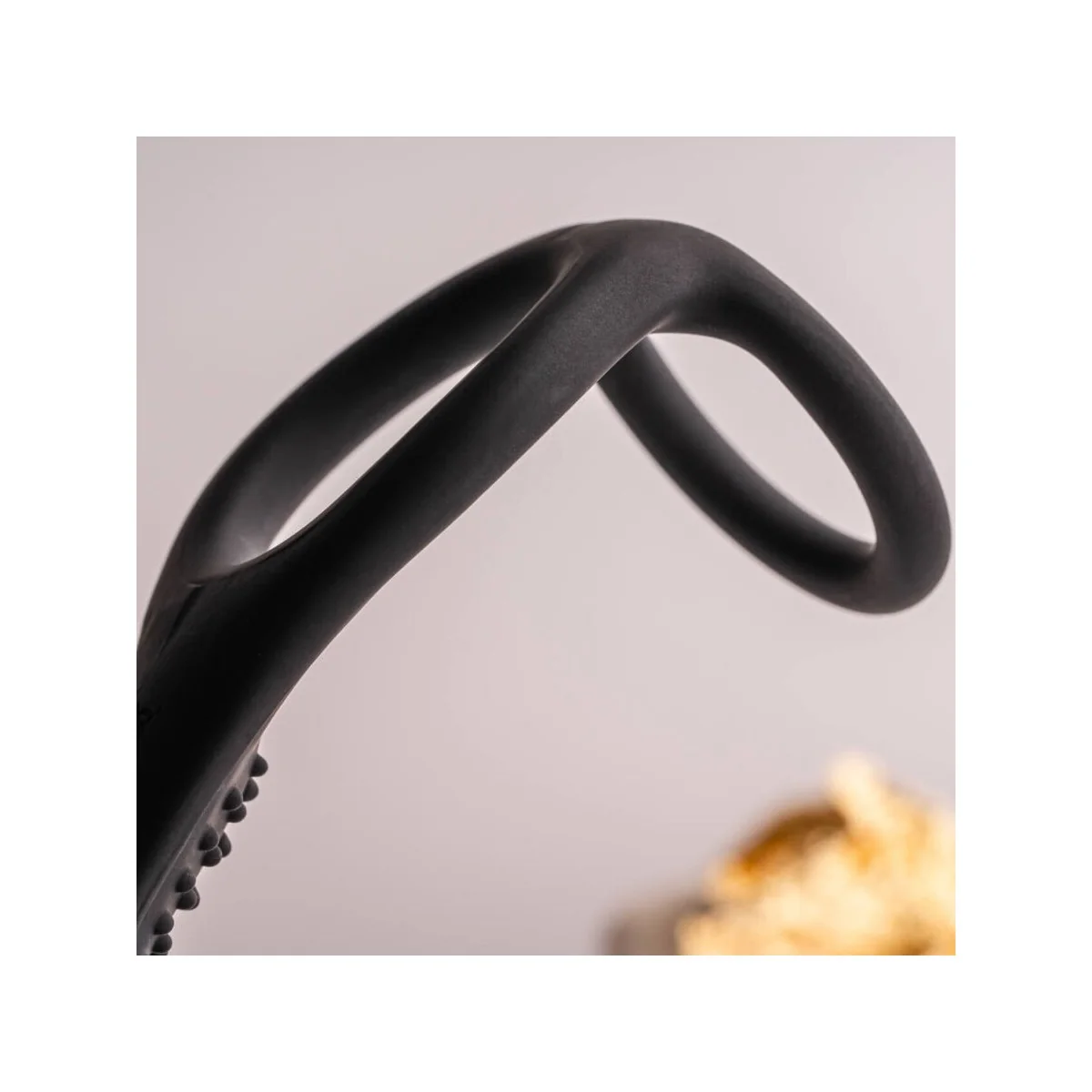 RO-ZEN RRO ANAL PLUG MIT VIBRIERENDEM PENISRING SCHWARZ VON ROCKS-OFF