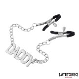 Nippelklemmen mit „DADDY Word”-Anhänger von Latetobed BDSM Line | Fesselliebe.de