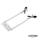 Nippelklemmen mit „DADDY Word”-Anhänger von Latetobed BDSM Line | Fesselliebe.de