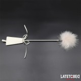 Bowknot-Feder-Kitzler-Paddel von Latetobed BDSM Line | Fesselliebe.de