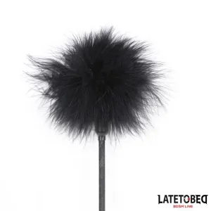 Feder-Kitzler und Spitzenband-Paddel von Latetobed BDSM Line