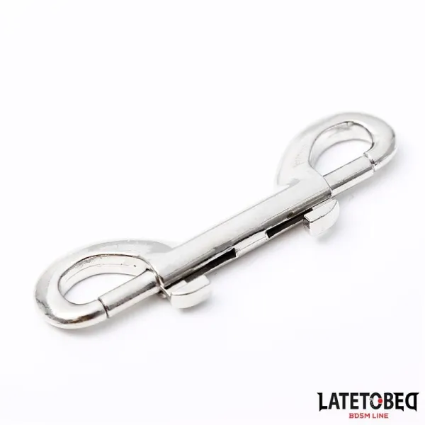 Doppelter Metallkarabinerhaken von Latetobed BDSM Line | Fesselliebe.de