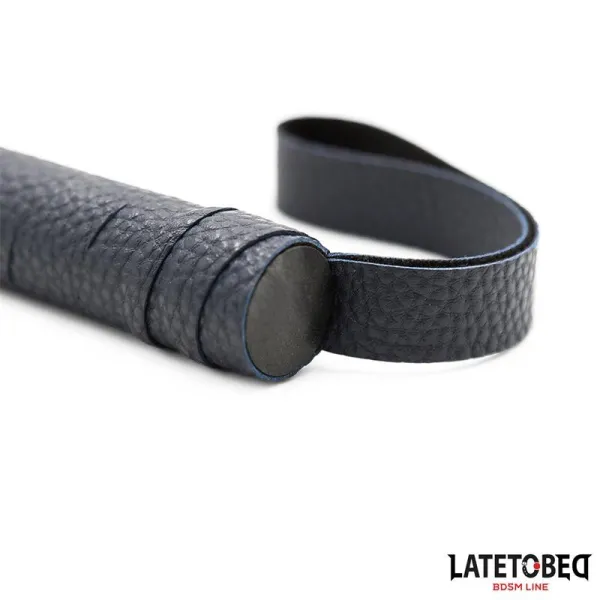 Dunkelblauer Flogger von Latetobed BDSM Line | Fesselliebe.de