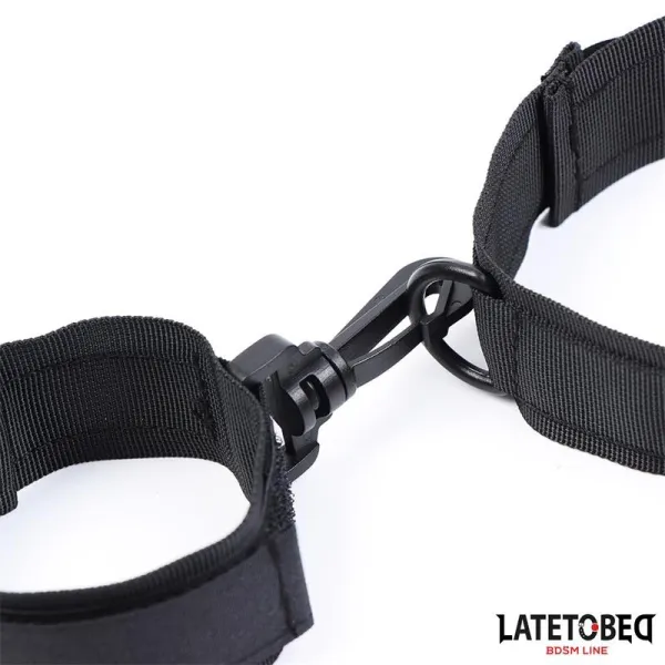 Halsband mit Handfesseln, Nylon von Latetobed BDSM Line | Fesselliebe.de