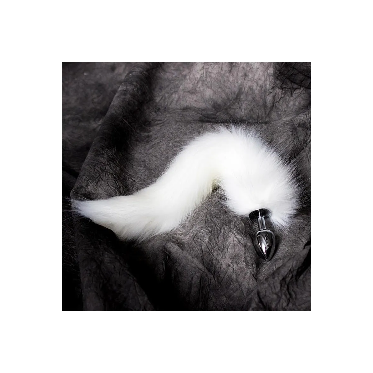 Metall-Analplug mit Fuchsschwanz Velvet Touch 40 cm Weiss von Latetobed BDSM Line | Fesselliebe.de